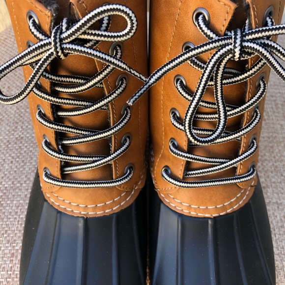 NIB sz 7 Upton Duck Toe Boot - Picture 3 of 13